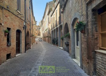 Foto 2 - Locale Commerciale via Roma
4, Carassai - foto 2