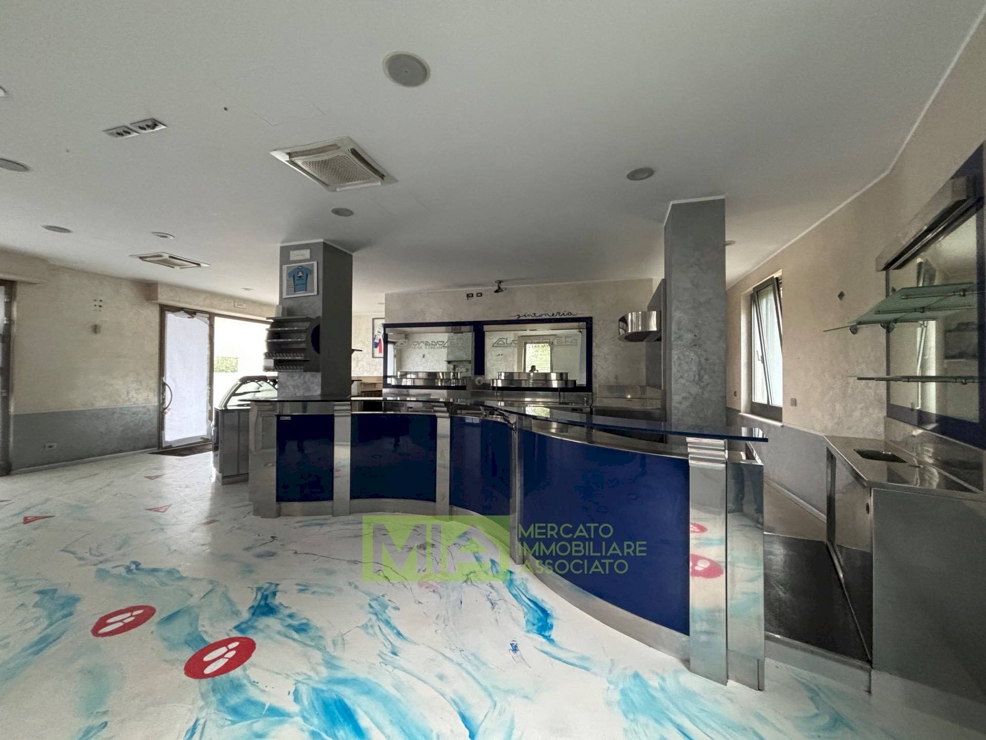 Foto 1 - Locale Commerciale Via Campo Sportivo, Comunanza - foto 1