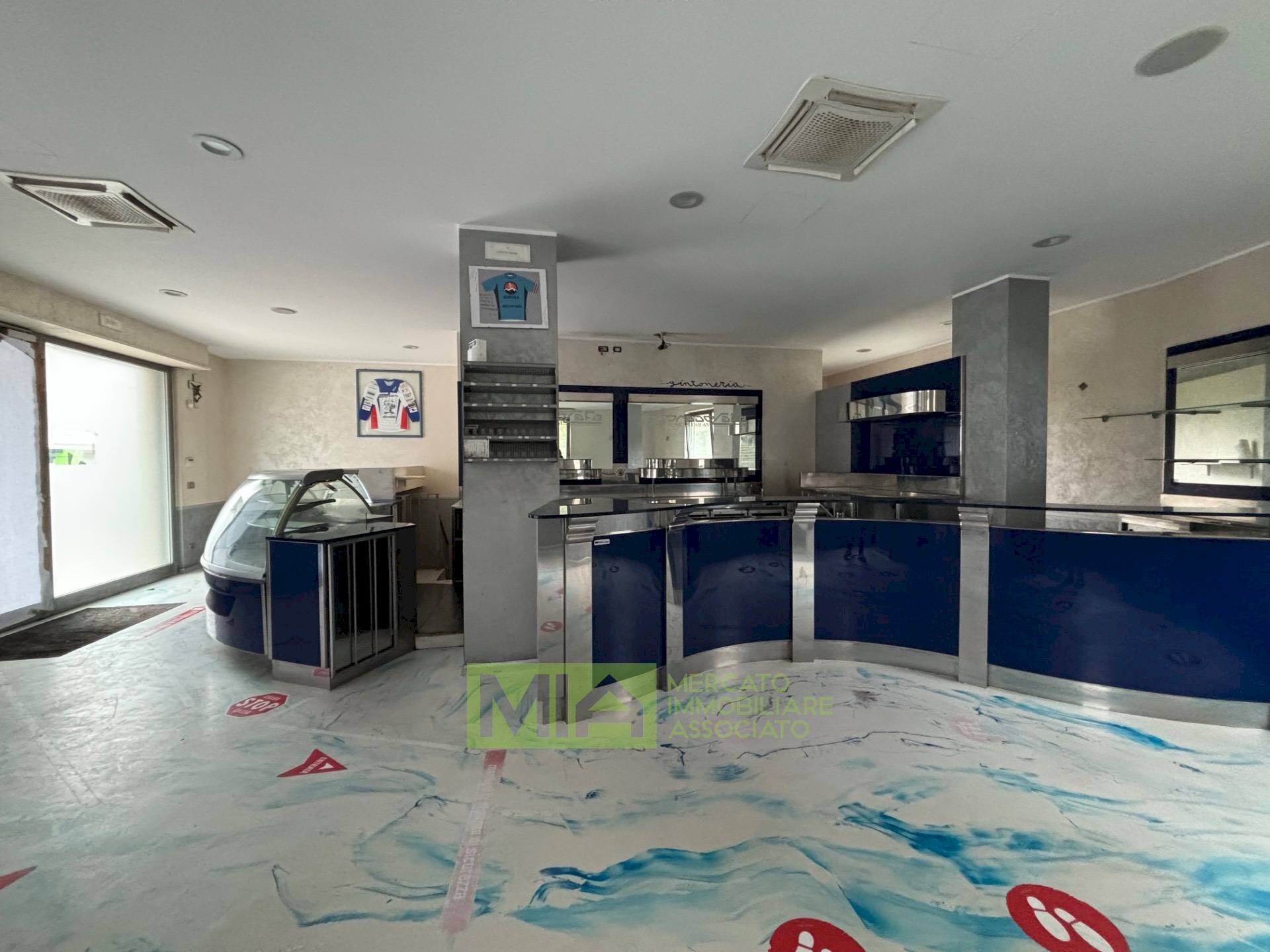 Foto 3 - Locale Commerciale Via Campo Sportivo, Comunanza - foto 3