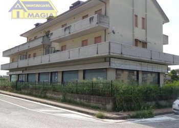 Foto 1 - Locale Commerciale 9, Colli del Tronto - foto 1