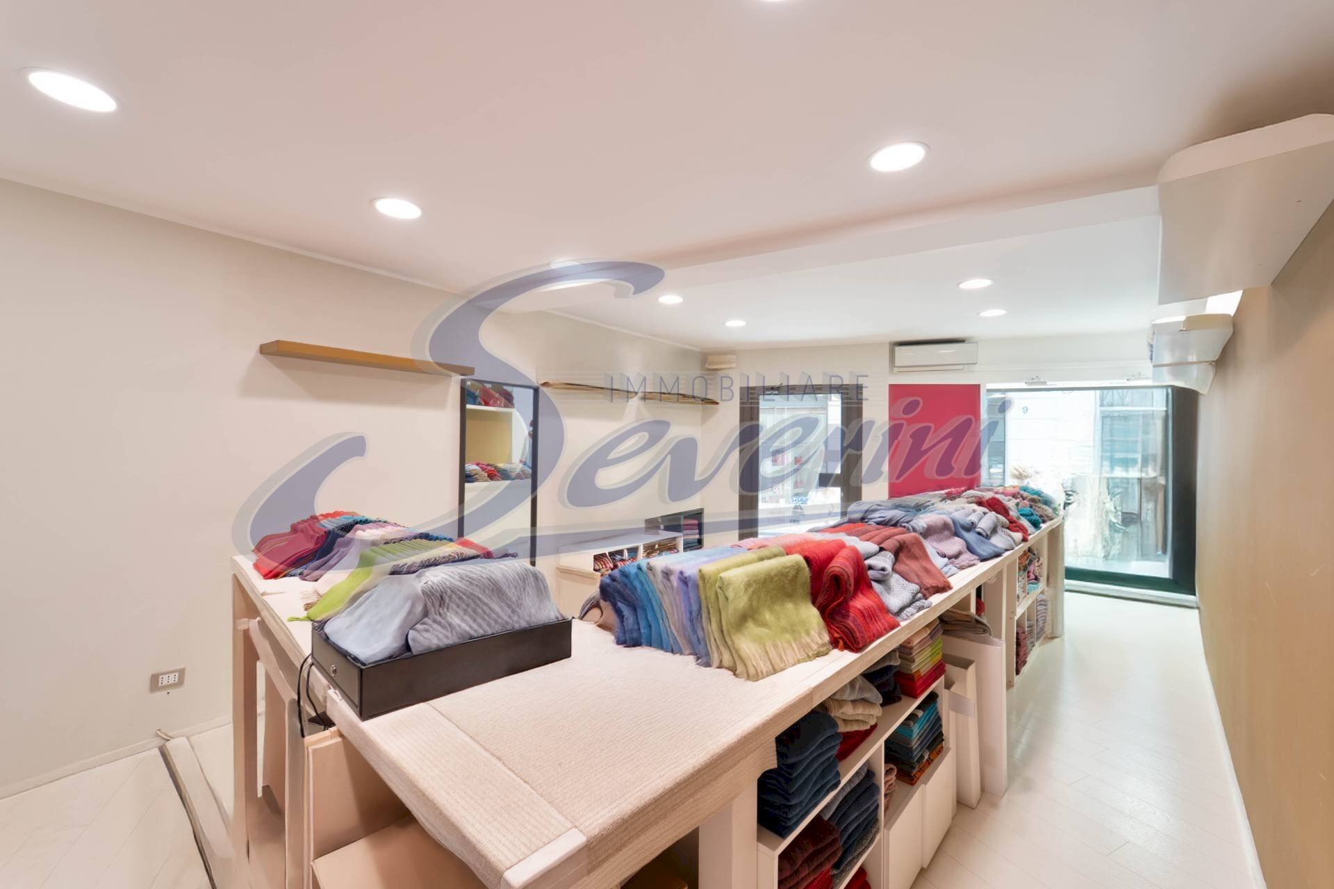 Foto 2 - Commercial Premises Via Natta
 
4, Como - photo 2