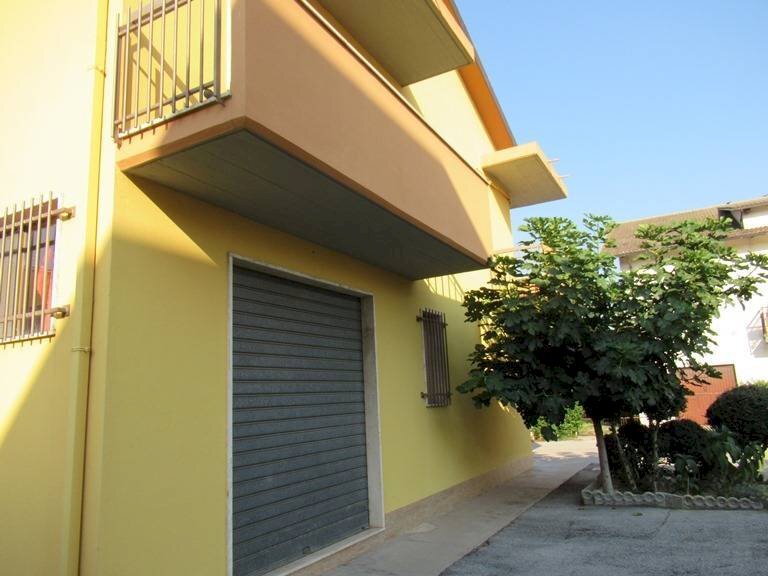 Foto 2 - Locale Commerciale Via Falcone
 
12, Loreto Aprutino - foto 2