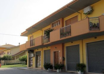 Foto 3 - Locale Commerciale Via Falcone
 
12, Loreto Aprutino - foto 3