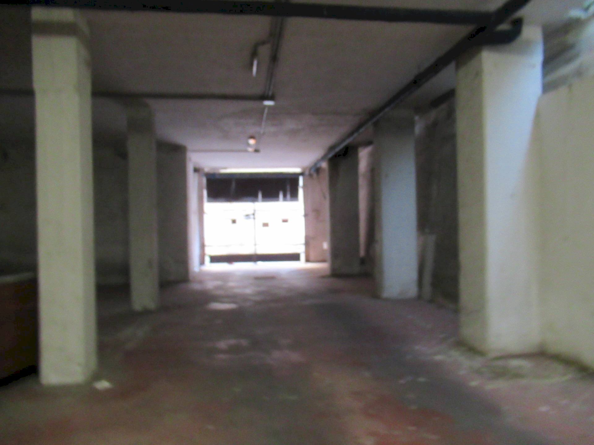 Foto 3 - Box viia del circuito
 
388, Pescara - foto 3