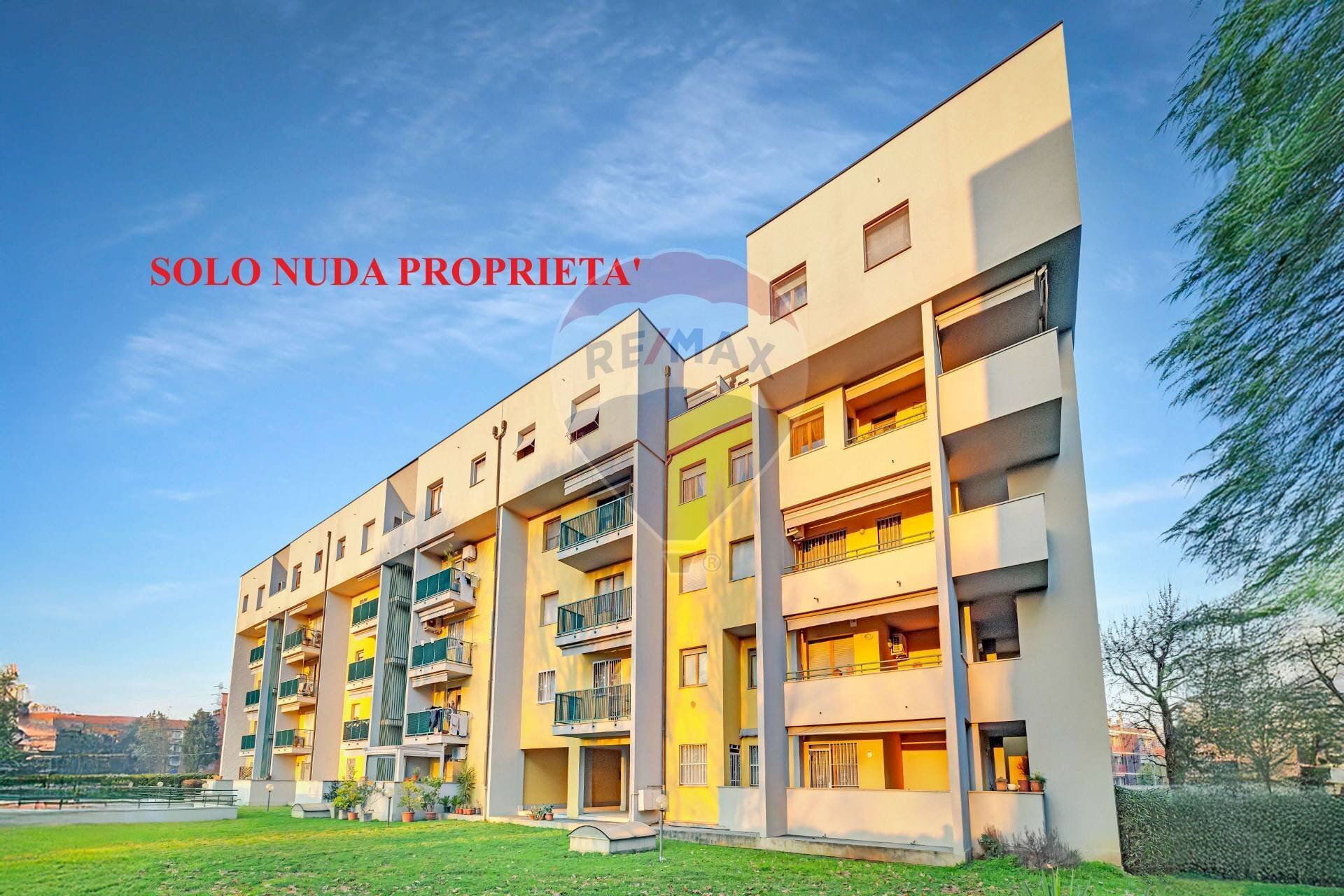 Edificio all\'aperto - Quadrilocale piazza C. Colombo
 
9, Brugherio - foto 1