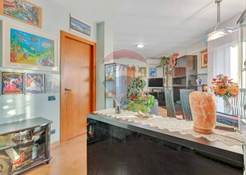 Soggiorno - Quadrilocale piazza C. Colombo
 
9, Brugherio - foto 2