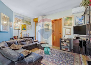 Soggiorno - Quadrilocale piazza C. Colombo
 
9, Brugherio - foto 4