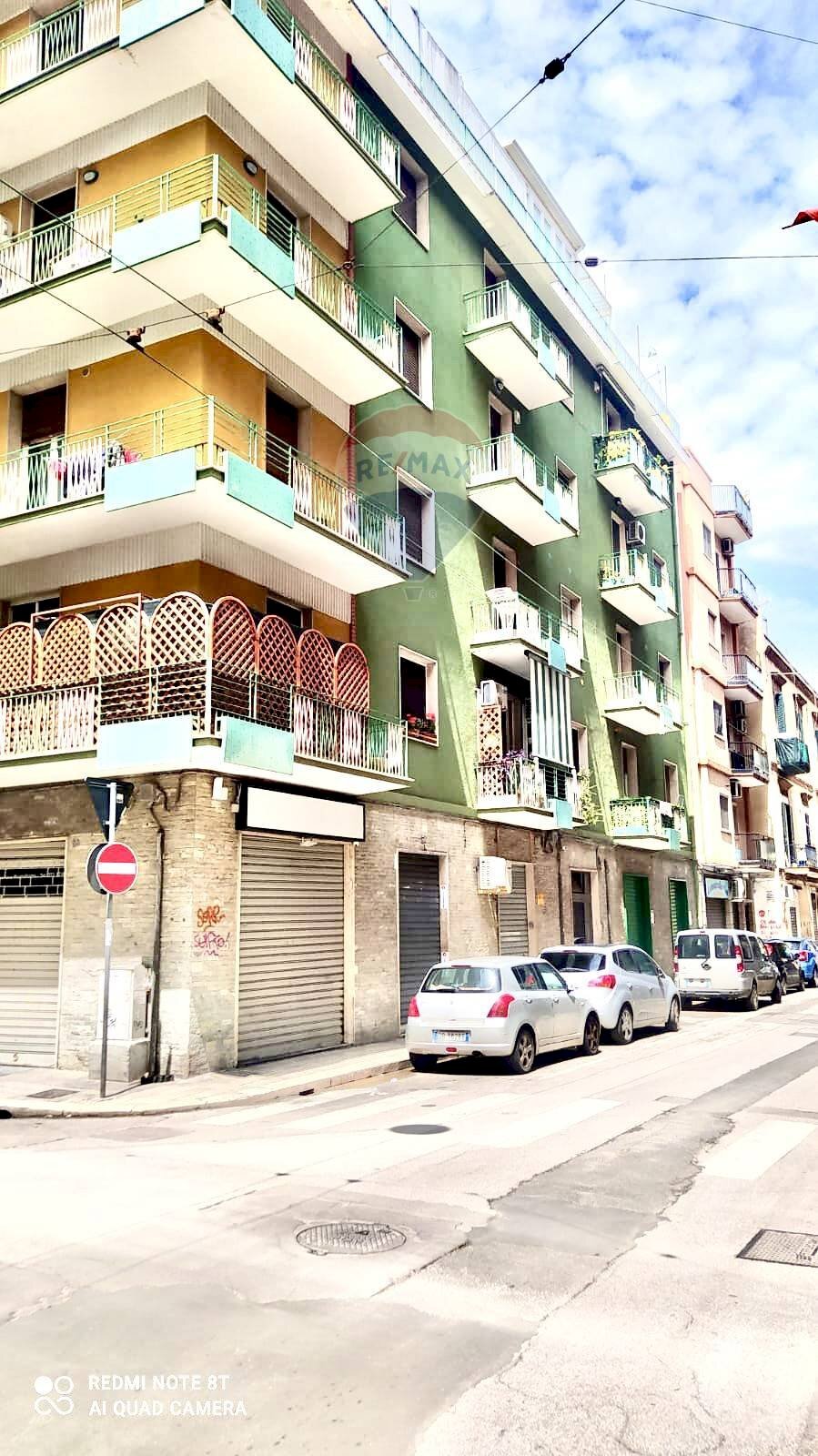 Edificio all\'aperto - Locale Commerciale Via dei Mille
 
79, Bari - foto 1