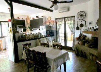 Sala da pranzo - Villa Via degli Ulivi
 
123, Grottaglie - foto 11
