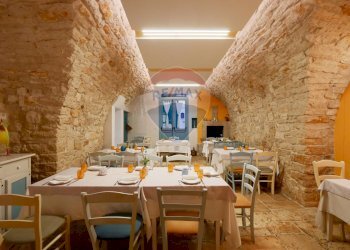 Sala da pranzo - Locale Commerciale Via Vico Freddo
 
10, Giovinazzo - foto 27