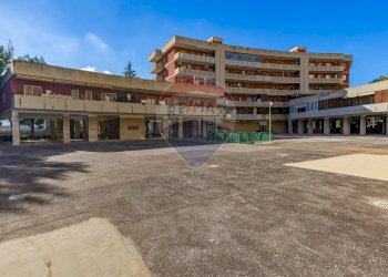 Edificio all\'aperto - Ufficio Via Camillo Rosalba
 
46, Bari - foto 5