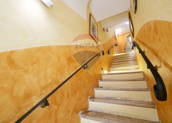 Scale - Casa indipendente Vico Villari
 
4-6-8, Triggiano - foto 4