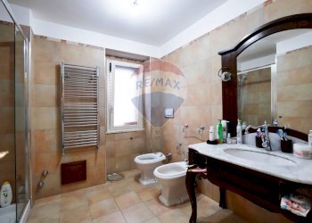 Bagno - Casa indipendente Vico Villari
 
4-6-8, Triggiano - foto 9