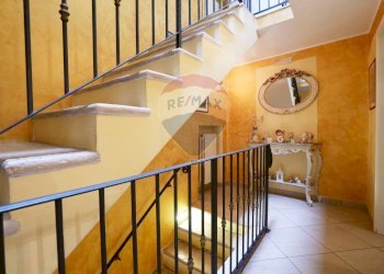 Scale - Casa indipendente Vico Villari
 
4-6-8, Triggiano - foto 13