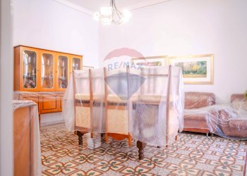 Sala da pranzo - Casa indipendente Via Coriolano
 
14, Acquaviva delle Fonti - foto 3