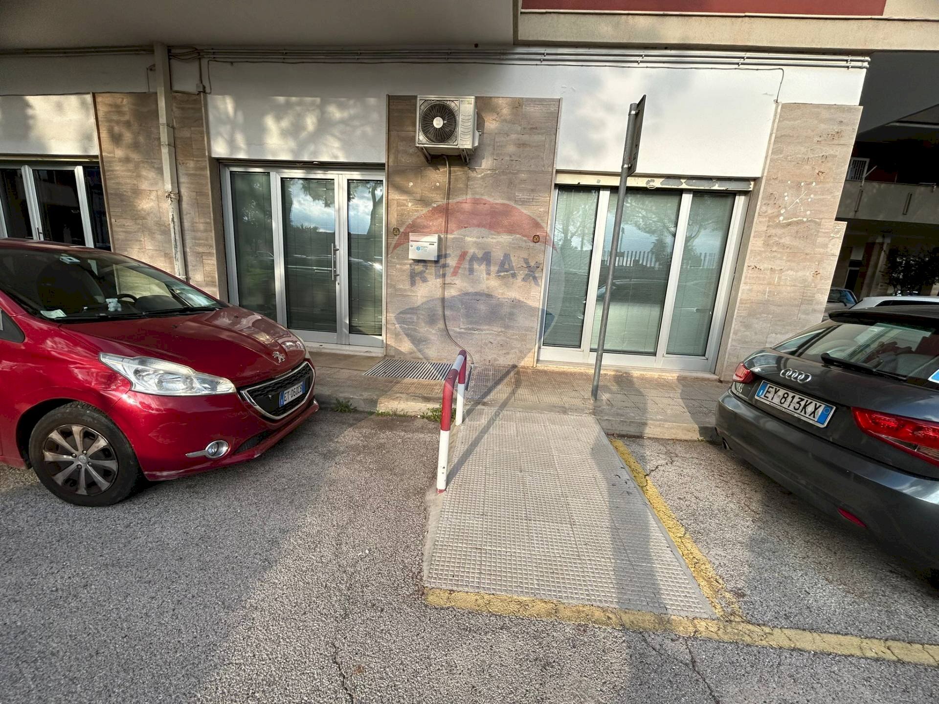 Edificio all\'aperto - Ufficio Via Camillo Rosalba
 
46, Bari - foto 1