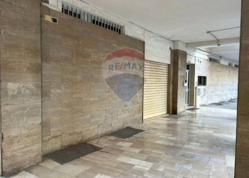 Ricezione / Lobby - Ufficio Via Camillo Rosalba
 
46, Bari - foto 15