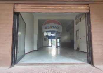 Hall / corridoio - Locale Commerciale Via Papa Giovanni Paolo I
 
10, Bari - foto 1