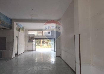 Stanza vuota - Locale Commerciale Via Papa Giovanni Paolo I
 
10, Bari - foto 9