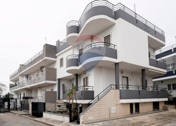 Edificio all\'aperto - Villa Via Santa Maria della Pietà
 
33, Adelfia - foto 1