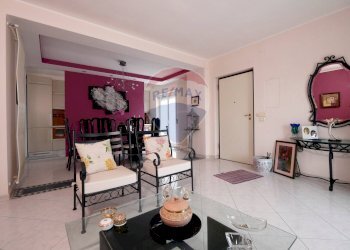 Sala da pranzo - Villa Via Santa Maria della Pietà
 
33, Adelfia - foto 2