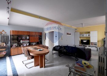 Sala da pranzo - Villa Via Santa Maria della Pietà
 
33, Adelfia - foto 9