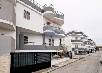 Edificio all\'aperto - Villa Via Santa Maria della Pietà
 
33, Adelfia - foto 23