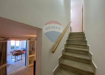 Scale - Villa a Schiera Via Isole Tremiti
 
18, San Pietro Vernotico - foto 9