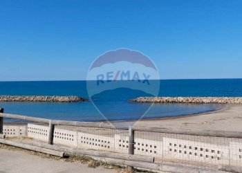 Vista dell\'acqua - Villa a Schiera Via Isole Tremiti
 
18, San Pietro Vernotico - foto 19