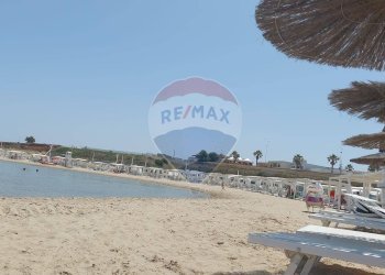 Vista dell\'acqua - Villa a Schiera Via Isole Tremiti
 
18, San Pietro Vernotico - foto 20