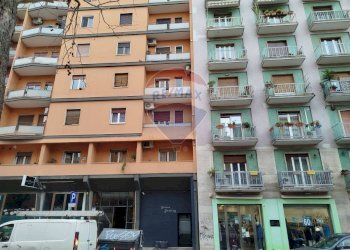 Edificio all\'aperto - Locale Commerciale Viale Unita' D'italia
 
47, Bari - foto 11