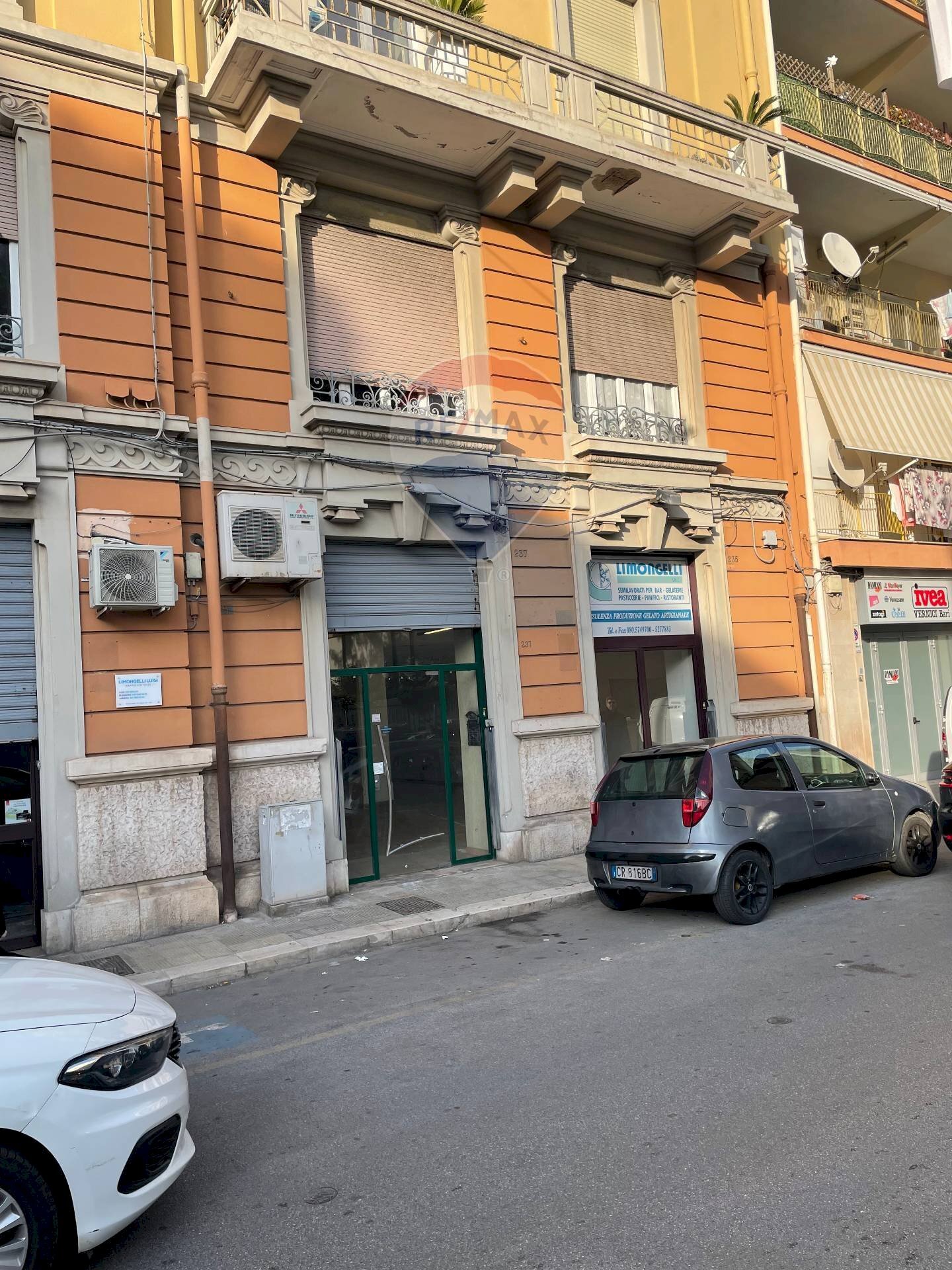 Edificio all\'aperto - Locale Commerciale Via Napoli
 
235, Bari - foto 2