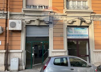 Edificio all\'aperto - Locale Commerciale Via Napoli
 
235, Bari - foto 3