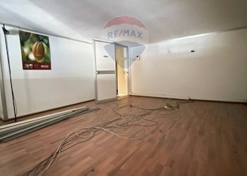 Stanza vuota - Locale Commerciale Via Napoli
 
235, Bari - foto 11