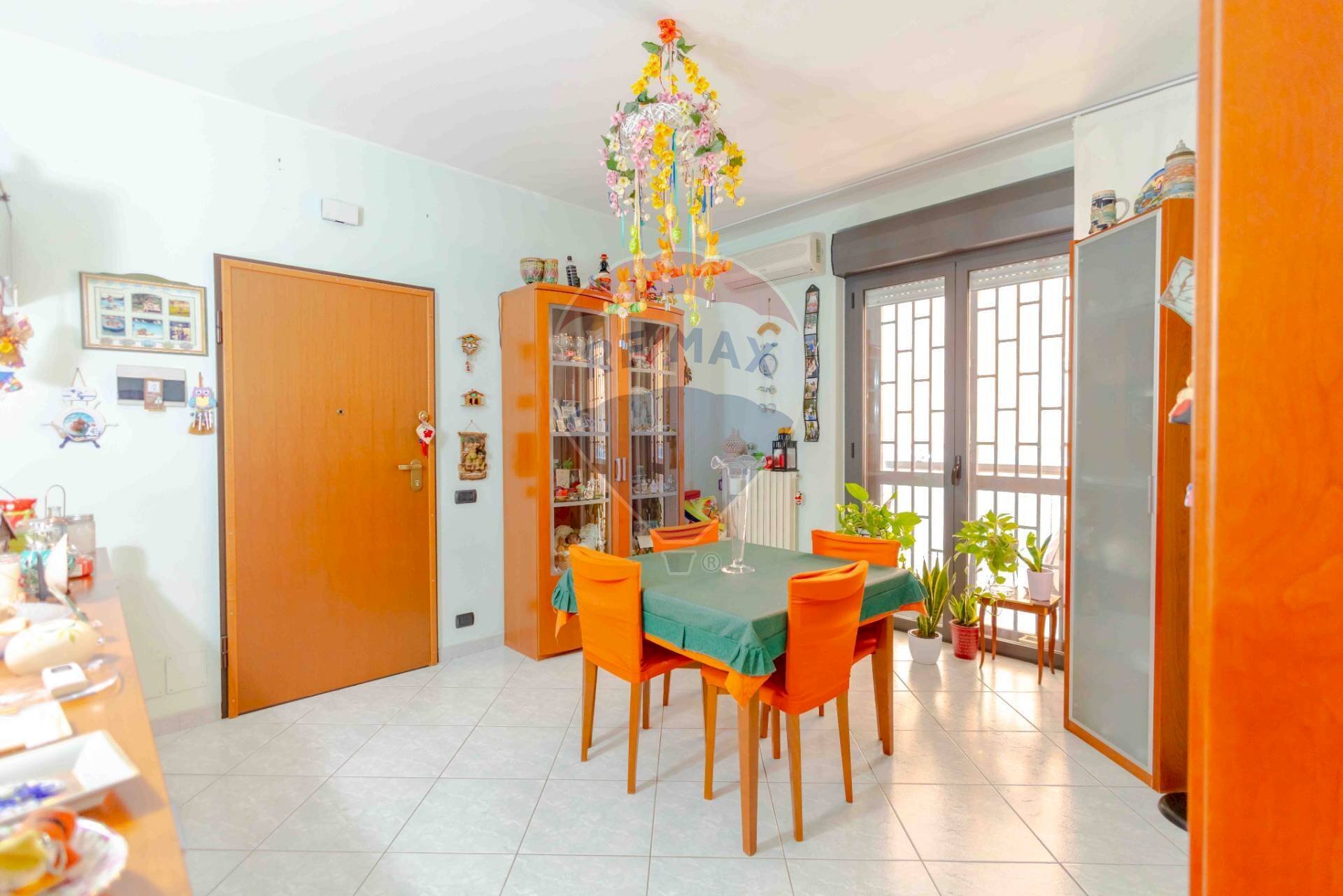 Sala da pranzo - Quadrilocale Via Antonio De Curtis
 
28, Bari - foto 2