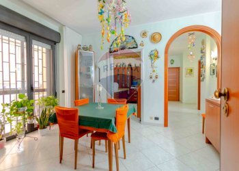 Sala da pranzo - Quadrilocale Via Antonio De Curtis
 
28, Bari - foto 1