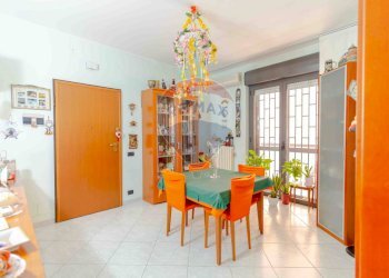 Sala da pranzo - Quadrilocale Via Antonio De Curtis
 
28, Bari - foto 2
