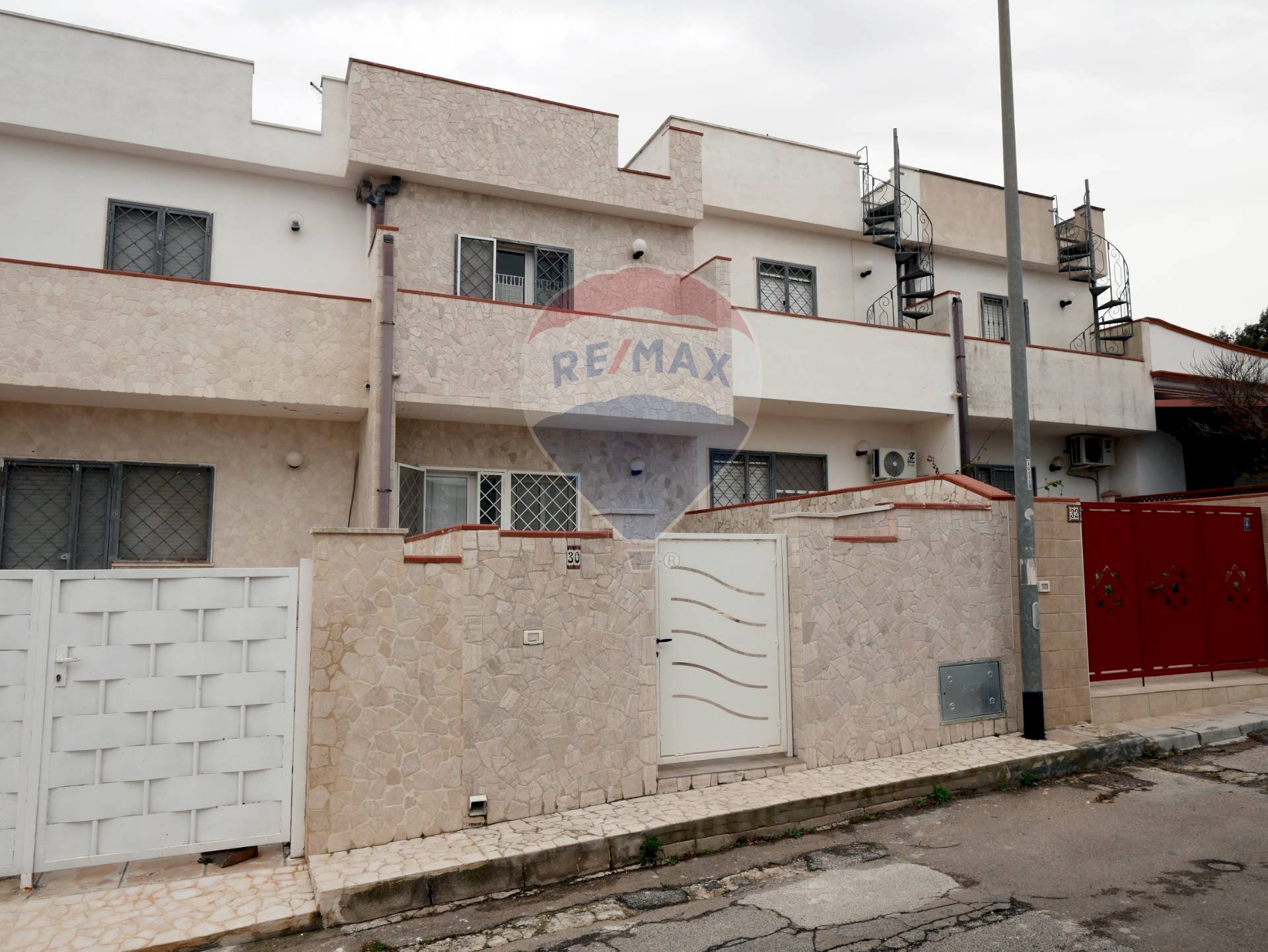 Edificio all\'aperto - Terraced Villa Via delle Acacie
 
30, Manduria - photo 1