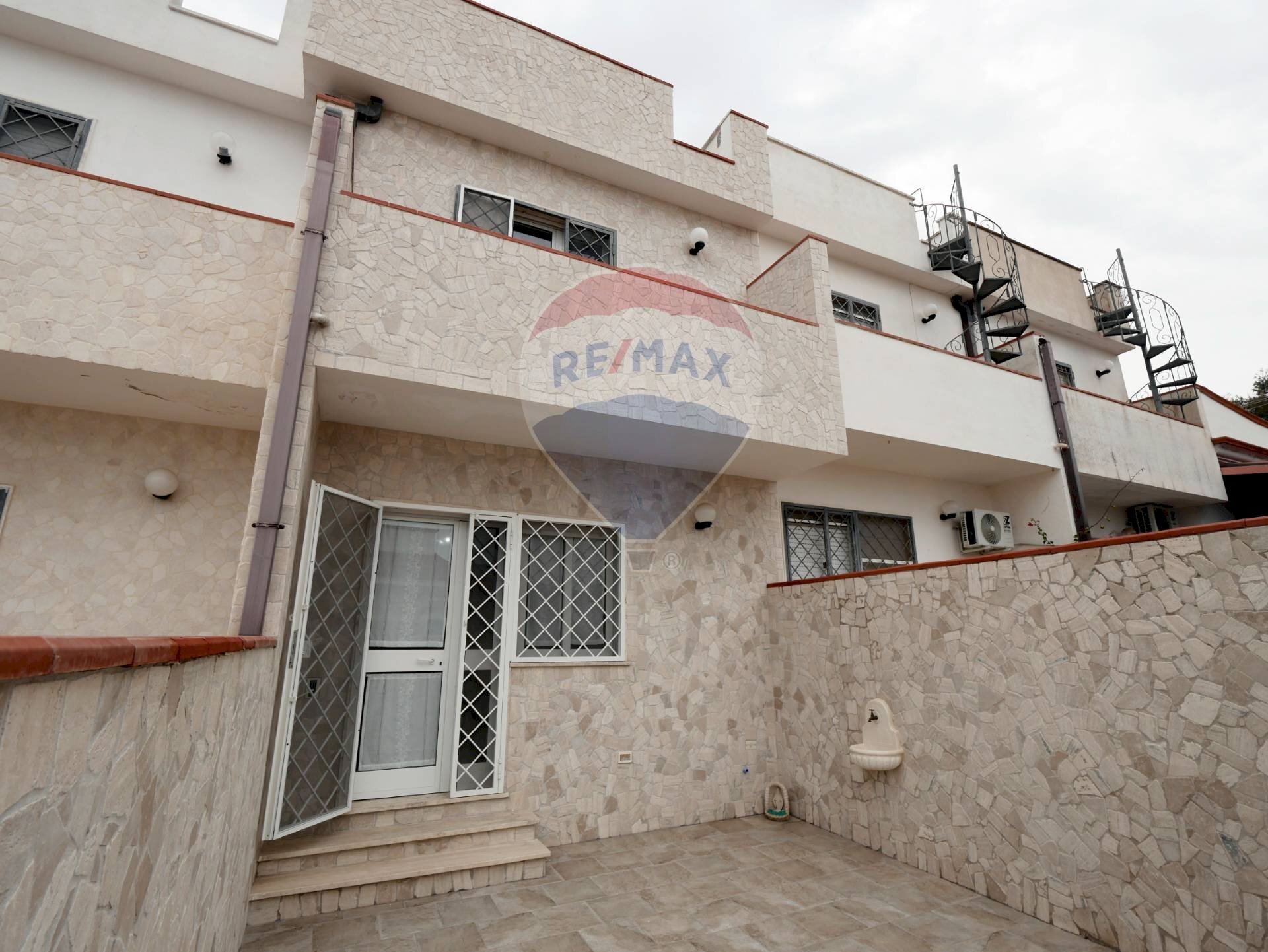 Edificio all\'aperto - Terraced Villa Via delle Acacie
 
30, Manduria - photo 2