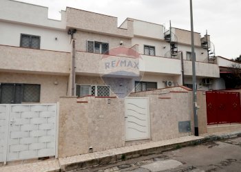 Edificio all\'aperto - Villa a Schiera Via delle Acacie
 
30, Manduria - foto 1