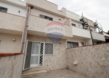 Edificio all\'aperto - Villa a Schiera Via delle Acacie
 
30, Manduria - foto 2