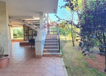 Scale - Villa Via Aldo Rossi
 
2, Casamassima - foto 16