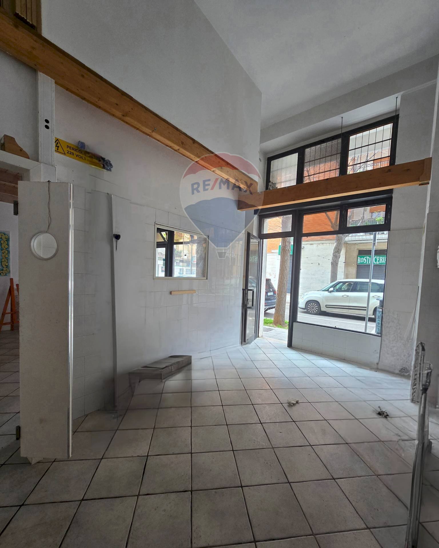 Ricezione / Lobby - Commercial Premises Via Manzoni
 
4, Lecce - photo 1