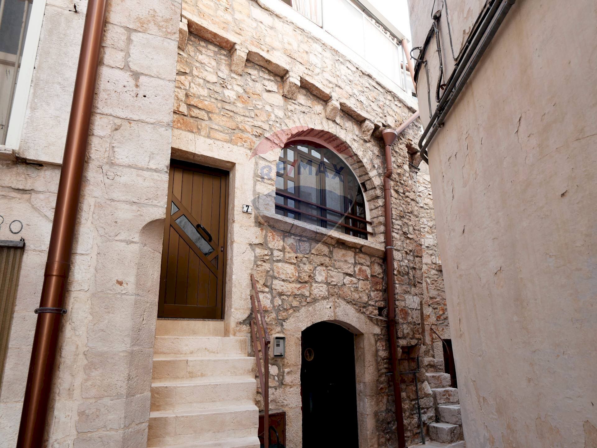 Edificio all\'aperto - Casa indipendente Vico Mario De Donato
 
7, Turi - foto 1