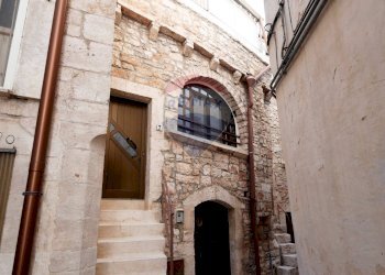 Edificio all\'aperto - Casa indipendente Vico Mario De Donato
 
7, Turi - foto 1