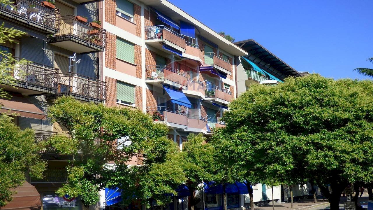 Edificio all\'aperto - Trilocale viale Garibaldi
 
83, Laveno-Mombello - foto 1