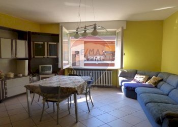 Sala da pranzo - Trilocale viale Garibaldi
 
83, Laveno-Mombello - foto 6