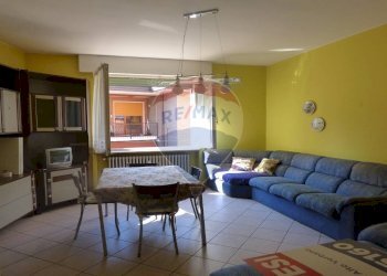 Sala da pranzo - Trilocale viale Garibaldi
 
83, Laveno-Mombello - foto 1