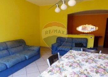 Sala da pranzo - Trilocale viale Garibaldi
 
83, Laveno-Mombello - foto 2