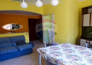 Sala da pranzo - Trilocale viale Garibaldi
 
83, Laveno-Mombello - foto 4